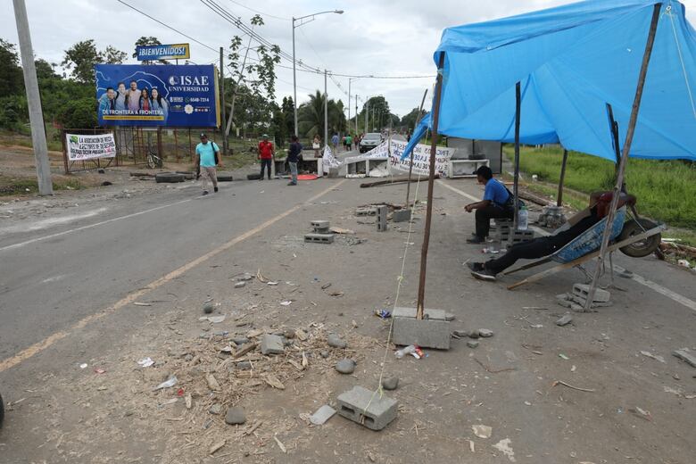 Bocas del Toro sigue bloqueado; turistas y residentes improvisan para movilizarse