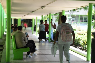 Médicos internos reclaman: ‘Nos dejan afuera mientras la población sufre’