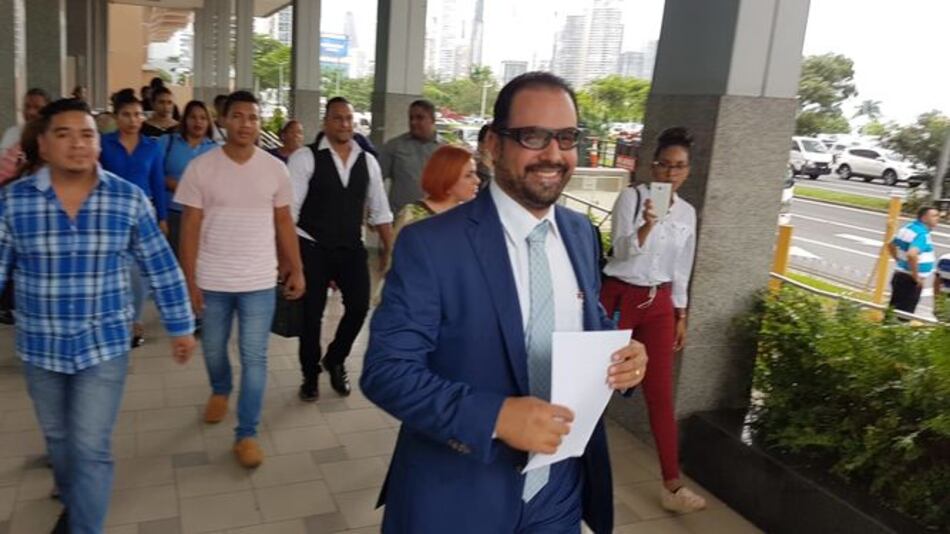 Diputado Luis Barría y su personal acuden a la Contraloría: 'Ellos sí laboran'