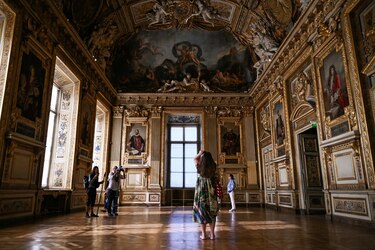 Museo del Louvre reabre la galería donde robaron joyas: ‘visitarla ahora es aún más interesante’