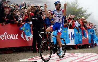 Pinot domina en prueba de ascenso; Yates sigue de líder