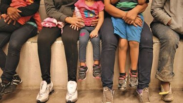 Estados Unidos no debe separar a los niños de migrantes ilegales: ONU