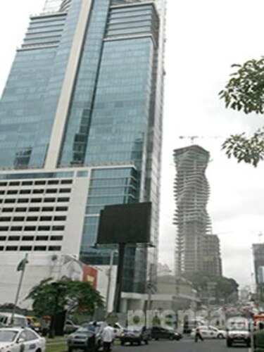 Funcionamiento de torre Global Bank, a medias