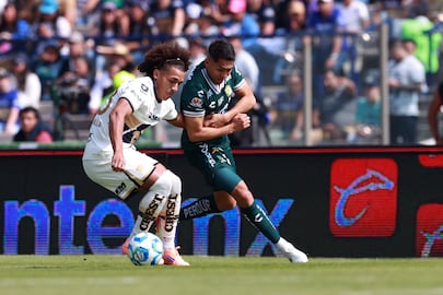 Adalberto Carrasquilla sale por molestias físicas en derrota de Pumas