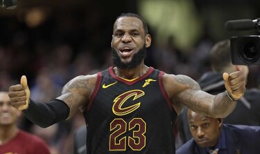 Los Cavaliers sobreviven a los Pacers gracias a un magistral LeBron