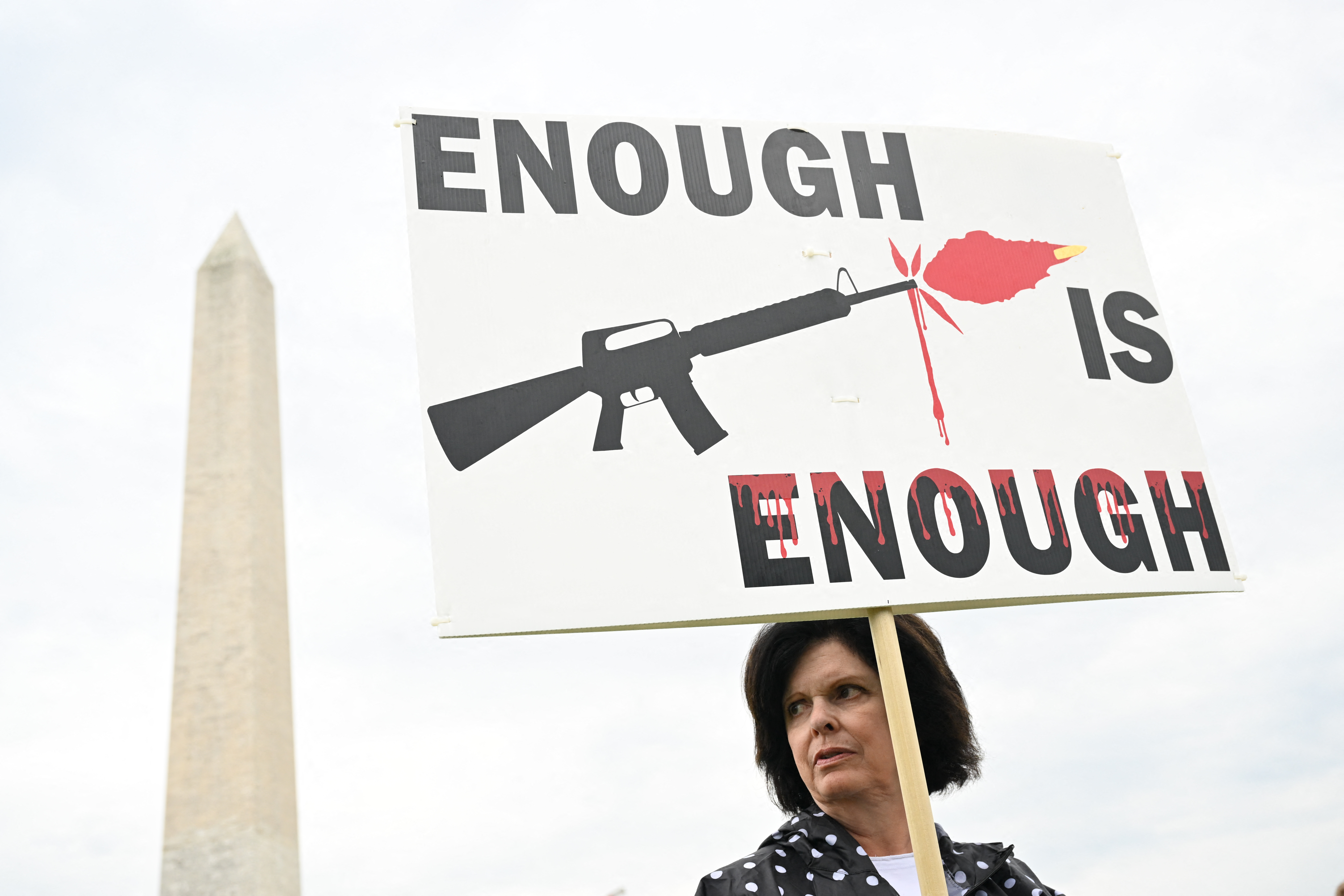 Comité legislativo de Estados Unidos considera prohibición para armas de asalto