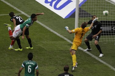 México gana 5-1 y tiene un pie en el Mundial de Brasil 2014