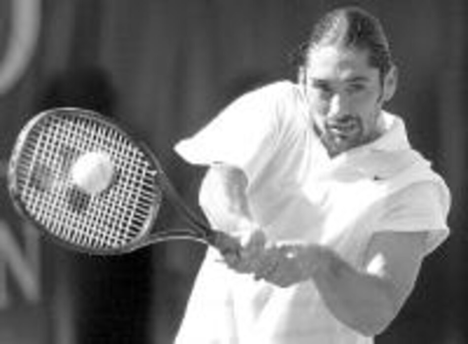 Marcelo Ríos avanza a los cuartos de final en Italia