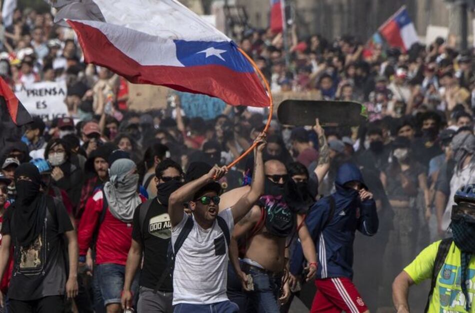 Sebastián Piñera pide perdón y anuncia medidas sociales para acallar protestas