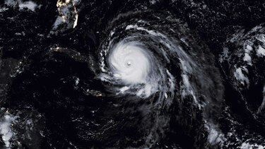 Irma toca tierra en Cuba como huracán de máxima categoría