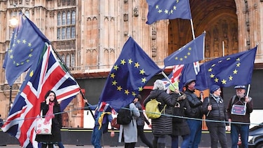 May critica a opositores del acuerdo con UE