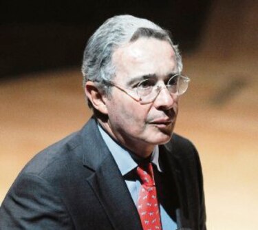 Uribe recurre a la CIDH ante acusación de Nicolás Maduro