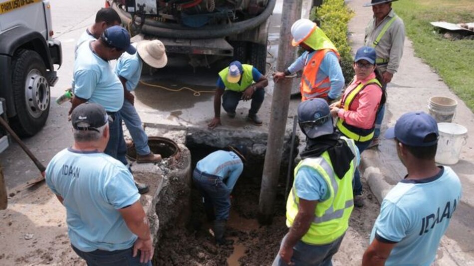 Cierran un paño de la vía Centenario para reparación de tubería de 16 pulgadas