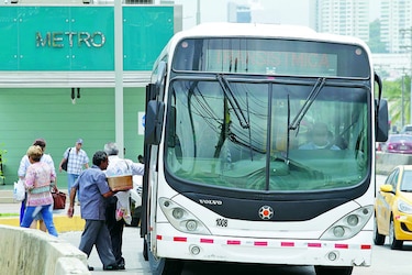 Mitradel ordena a Mi Bus pagar $2.8 millones en horas extras a empleados