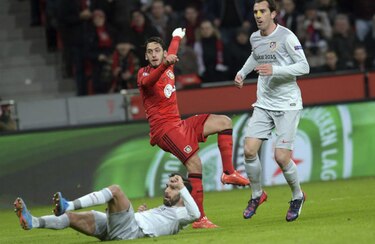 Leverkusen aprovecha su condición de local y doblega al Atlético