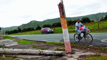 Puerto Rico pide 300 millones para compañía de electricidad