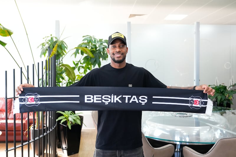 Michael Amir Murillo llega a Estambul y se une al Besiktas