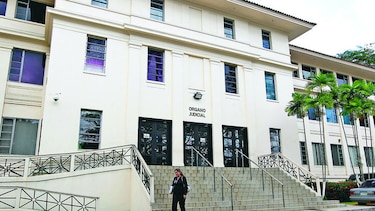 Tribunal mantiene sobreseimiento provisional a dos modelos en caso de drogas