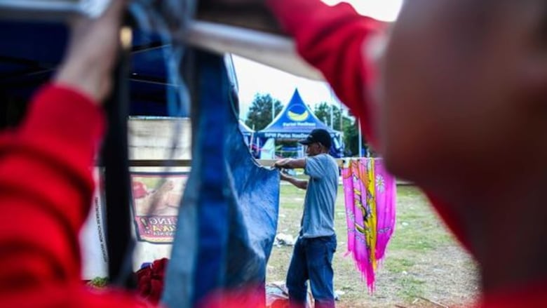 Desesperación entre las víctimas del sismo de Indonesia