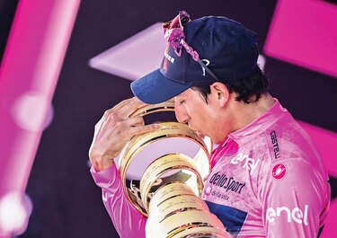 El colombiano Egan Bernal gana su primer Giro de Italia