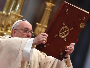 Francisco dice que cristianos deben caminar atentos, incansables y valientes