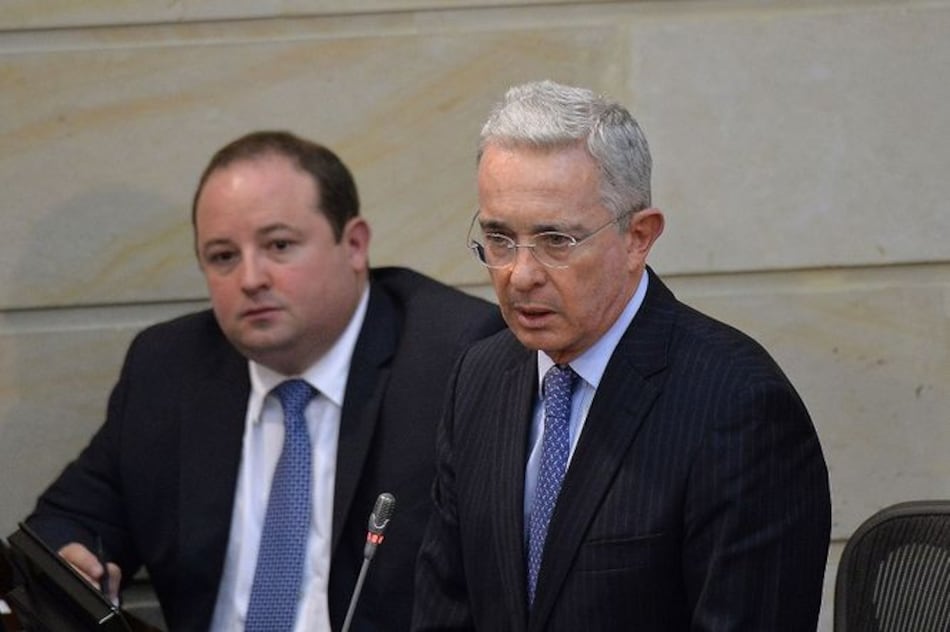 El expresidente Álvaro Uribe renuncia al Senado por investigación judicial en Colombia