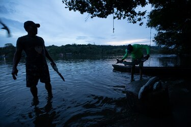 Los lancheros, la desidia estatal y una gran amenaza en río Caimito