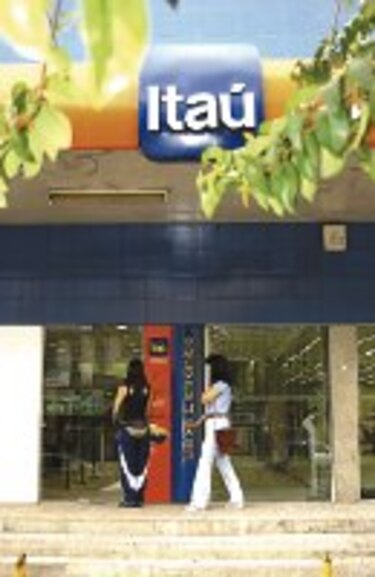 Itaú compra BankBoston en Chile y en Uruguay