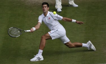 Djokovic barre a Cilic y sigue defendiendo su reinado