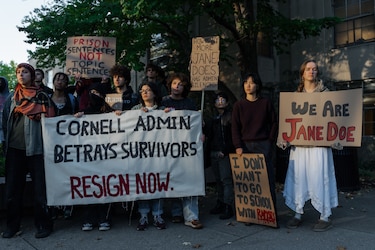 Estudiantes de Cornell se movilizan por Jane Doe tras denuncia de violación