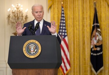 Biden niega indicios de ‘colusión’ entre talibanes y grupo yihadista EI en atentado en Kabul
