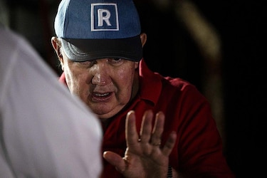 Por qué más de una semana después de las elecciones en Perú aún no se sabe quiénes pasan a la segunda vuelta