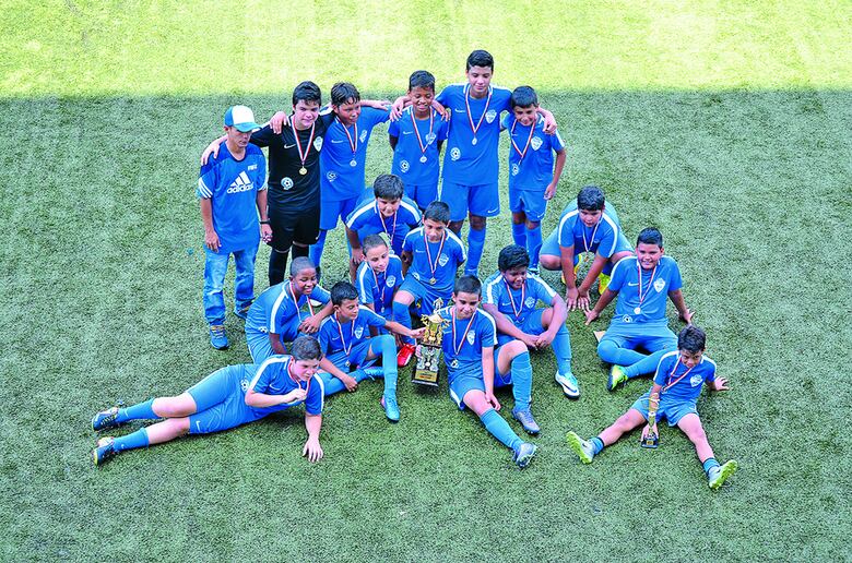 Los reyes de la temporada del fútbol colegial