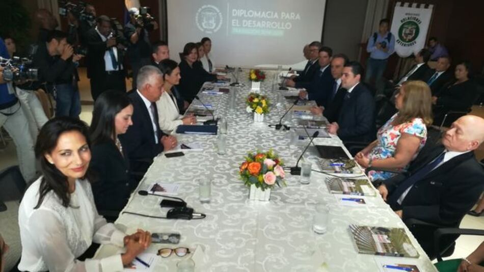 Primera reunión para cambio de administración en la Cancillería