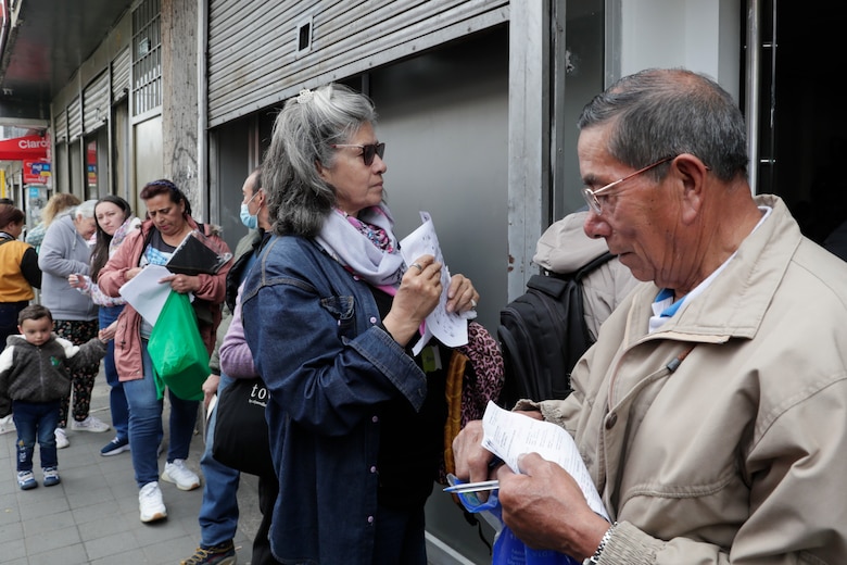 La escasez de medicamentos agrava la crisis de la salud pública en Colombia