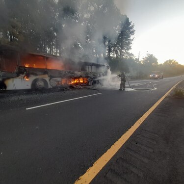 Se incendia bus con migrantes en Veraguas; la fiscalía investiga y ATTT anuncia inspección