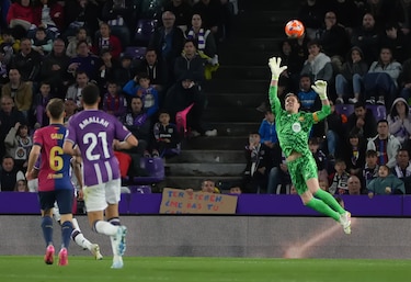 Hansi Flick, contento por los tres puntos y lo que suponen