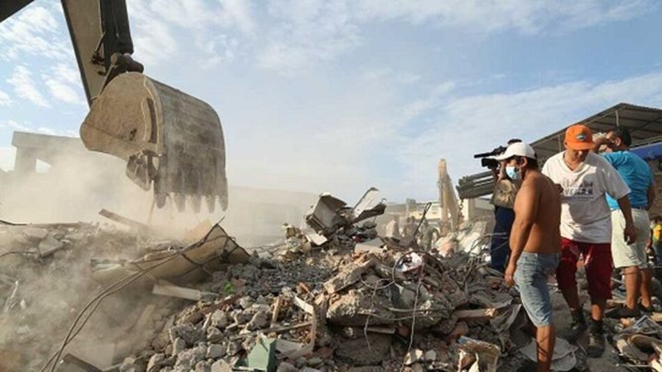 Cifra de muertos por terremoto en el Ecuador sube a 413