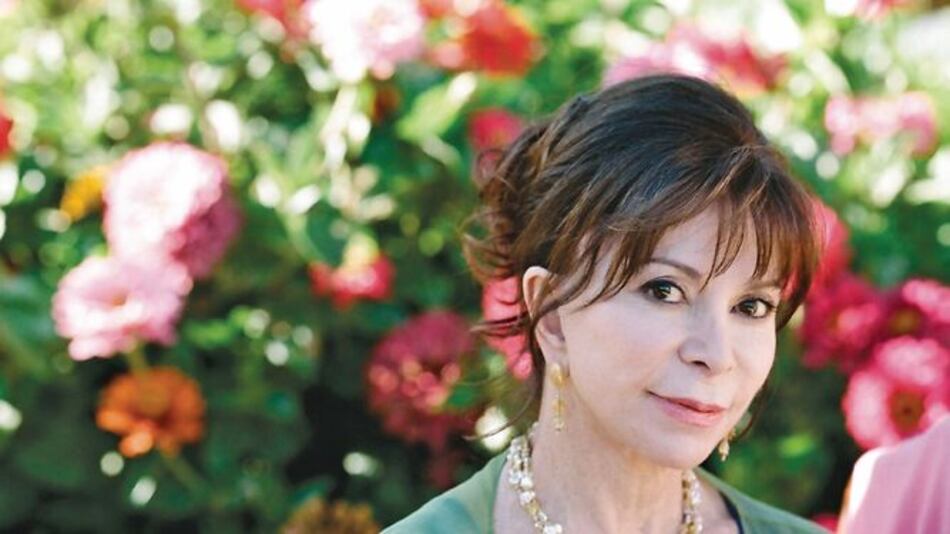 Isabel Allende presenta libro sobre inmigrantes