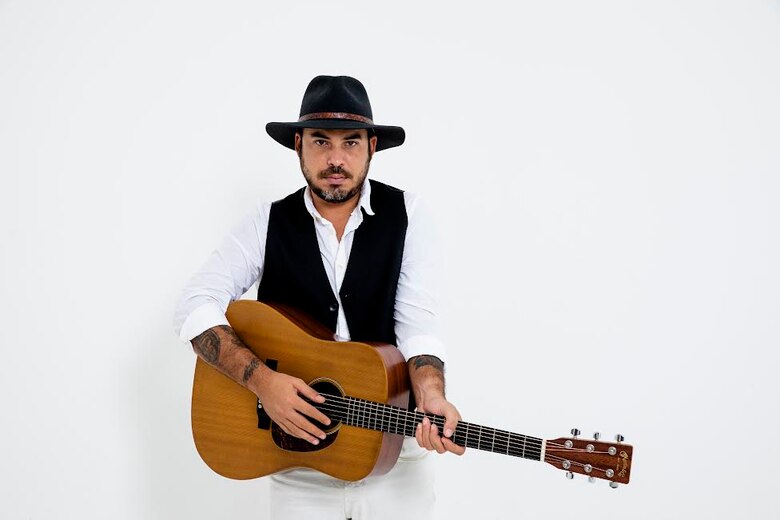 Carlos Méndez alternará con dos artistas argentinos el 21 de octubre próximo