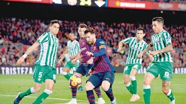 Barça pierde en casa en la reaparición de Messi