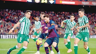 Barça pierde en casa en la reaparición de Messi