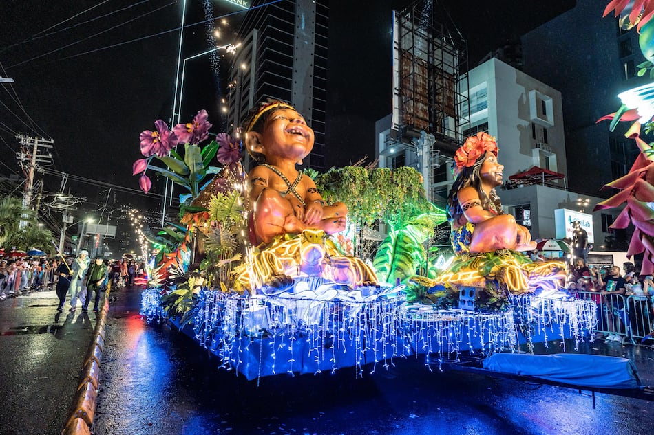 Más de 300 mil personas en el desfile de Navidad de ciudad de Panamá
