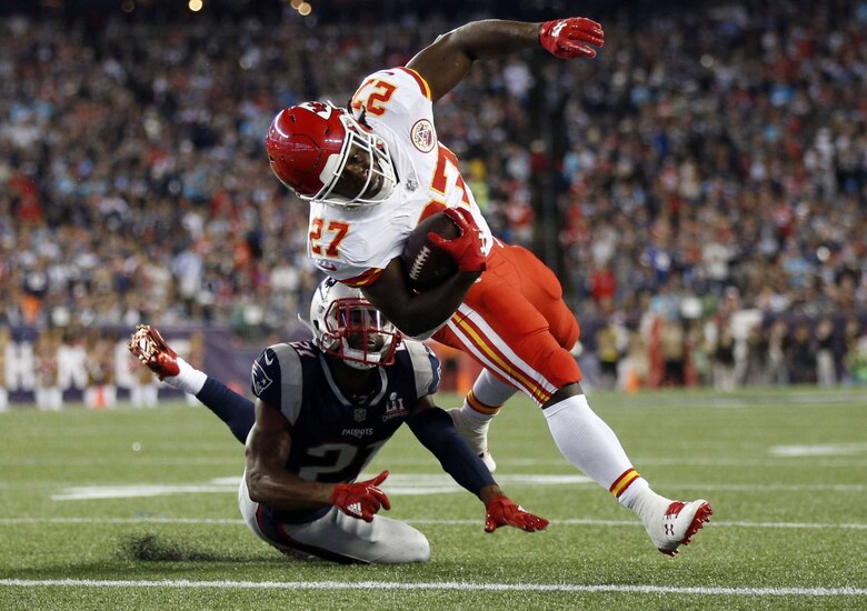 Chiefs abren la campaña doblegando a los campeones Patriots