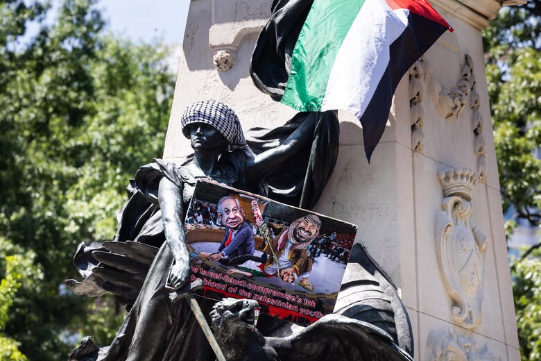 Protesta propalestina rodea la Casa Blanca con una ‘línea roja del pueblo’