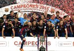 Un inspirado Messi le brinda la Copa al Barça que ya apunta al triplete