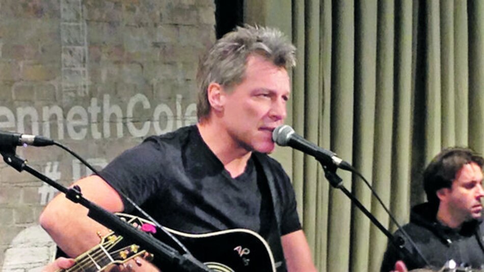 Jon Bon Jovi canta en una boda ‘Livin’ on a Prayer’