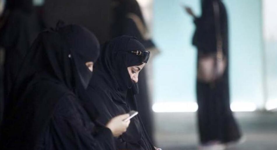 Mujeres en Arabia Saudita serán notificadas de su divorcio por mensaje de texto