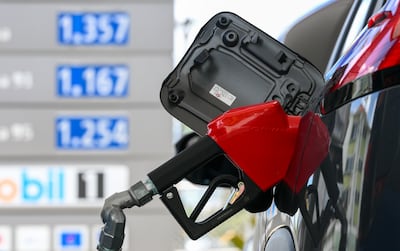 Precios de la gasolina vuelven a subir; el diésel baja 10 centavos