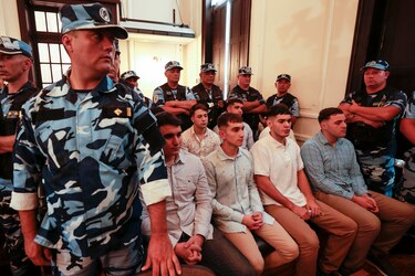 Prisión perpetua para 5 de los 8 acusados por crimen de joven en Argentina